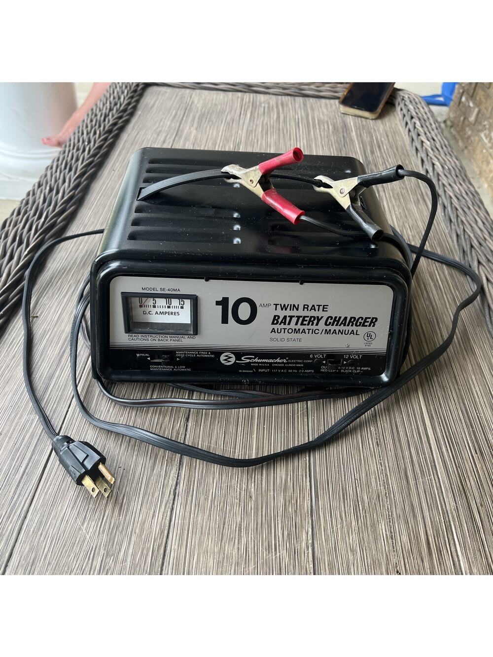 Schumacher Model SE-40MA 10 Amp Manual/Auto Twin Rate 6* 12 V Battery Charger